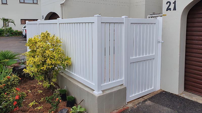 pvc vertically slatted fence